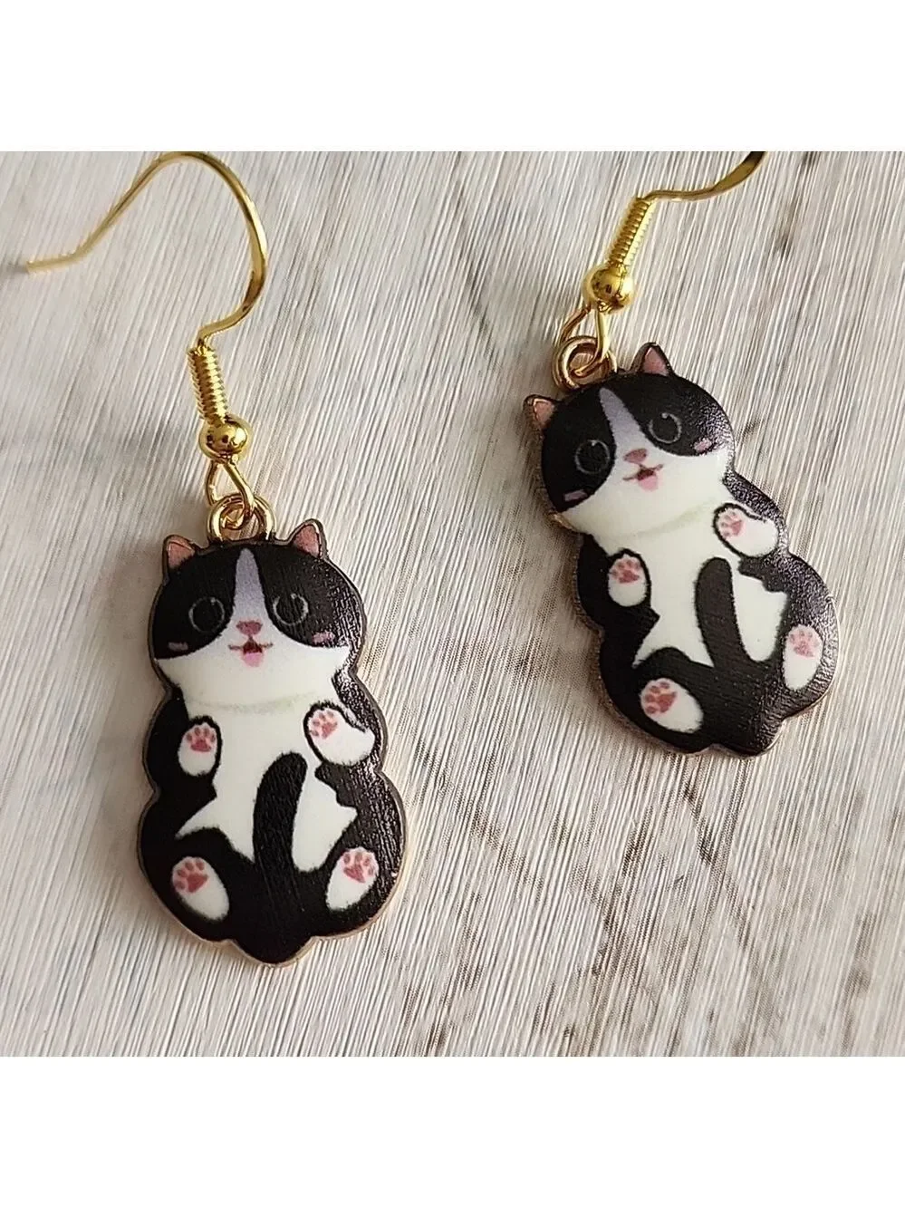 Playful Cat earrings Beautiful Enamel design 925S post EO